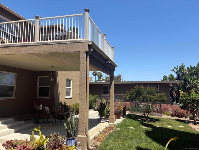 Building Photo - 4735 Lomitas Dr