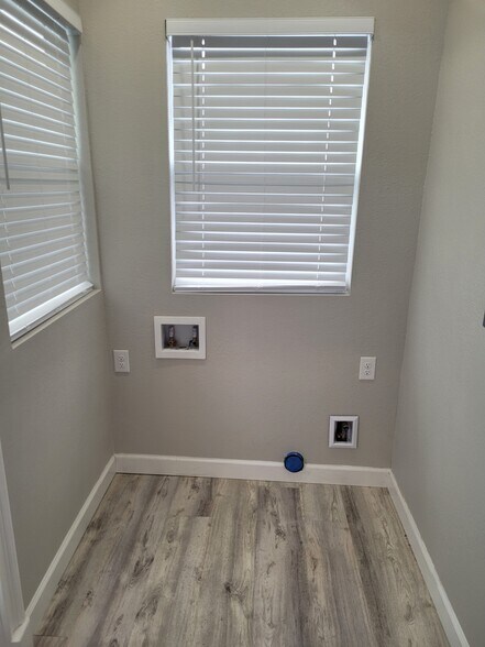 Laundry Room - 438 Cardinal Ave