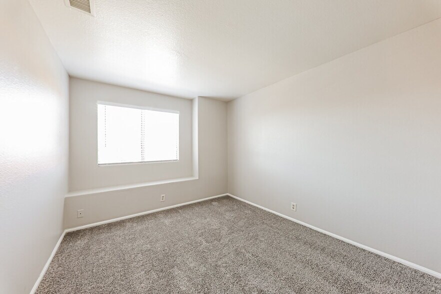 Building Photo - 7706 W Tonto Dr