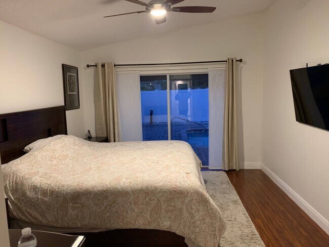 Master Room - 13329 SW 144th Ter