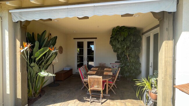 Loggia - 297 Drummond Dr