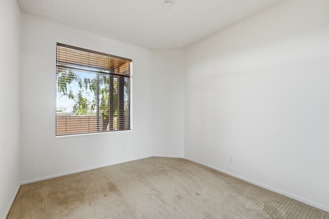 Building Photo - 2559 Plaza del Amo