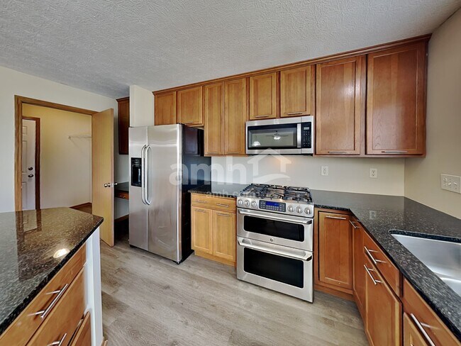 Building Photo - 180 Shaleridge Dr