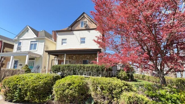 Building Photo - 705 E 18th Ave