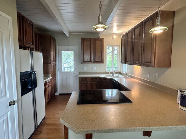 Building Photo - Cozy three bedroom two bath in Lake Wildwood