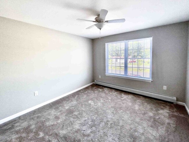 Building Photo - 1 bed, 1 bath independent senior living (55+ years of age) heat, hot water, & electricity include...