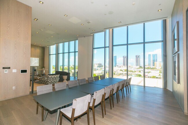 Building Photo - KOULA 2b2b1pkg Ready to Move In!