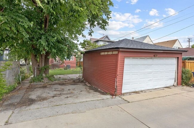 Building Photo - 5111 W 22nd Pl
