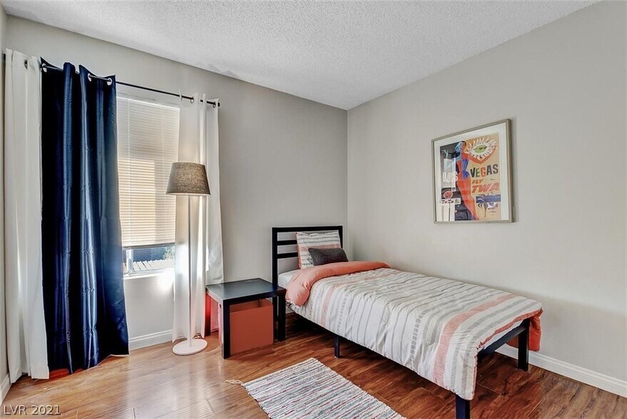 Building Photo - 3417 Villa Knolls South Dr