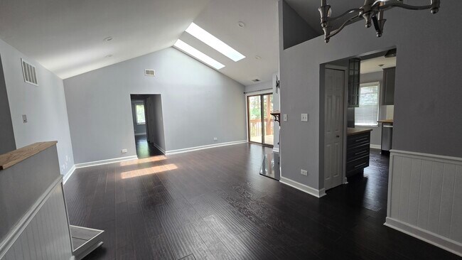 Building Photo - 628 Dana Ct