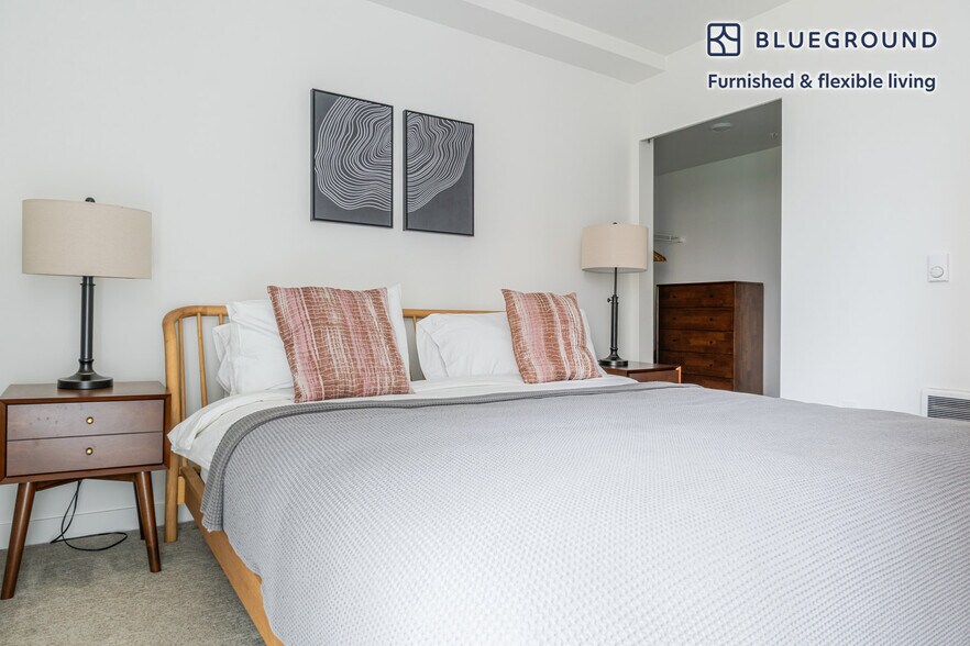 Building Photo - 12282 NE 12th Ln