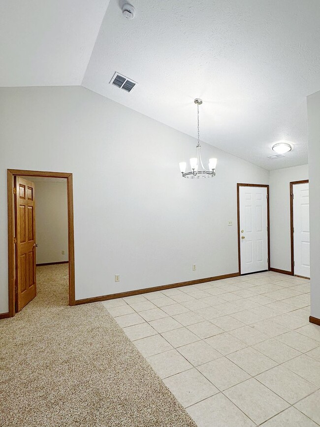 Building Photo - Spacious 3-Bedroom, 2-Bathroom Duplex with...