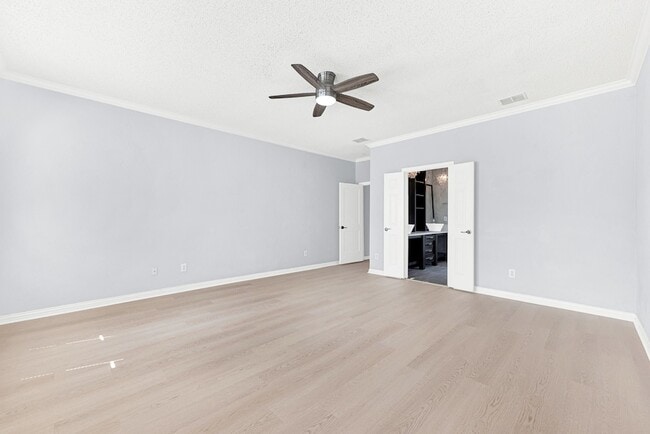 Building Photo - 1413 Westmont Dr