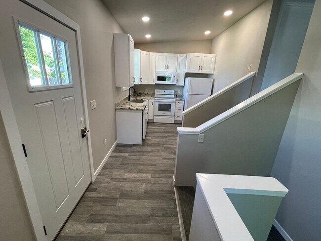 Building Photo - Newly Remodeled 2 Bed 1.5 Bath Home will Large Oversized 2-Stall Garage!