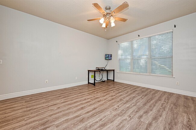Building Photo - 11011 Sprucedale Ct