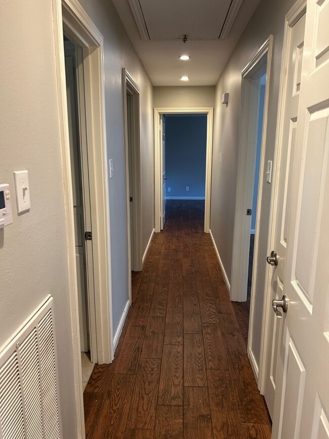 Building Photo - 1702 Maux Dr