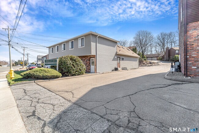 Building Photo - 20 Trolley Cir