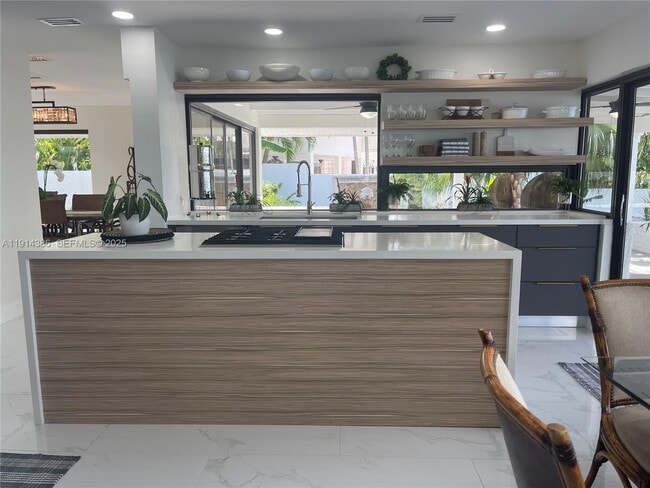 Building Photo - 7521 SW 56th St