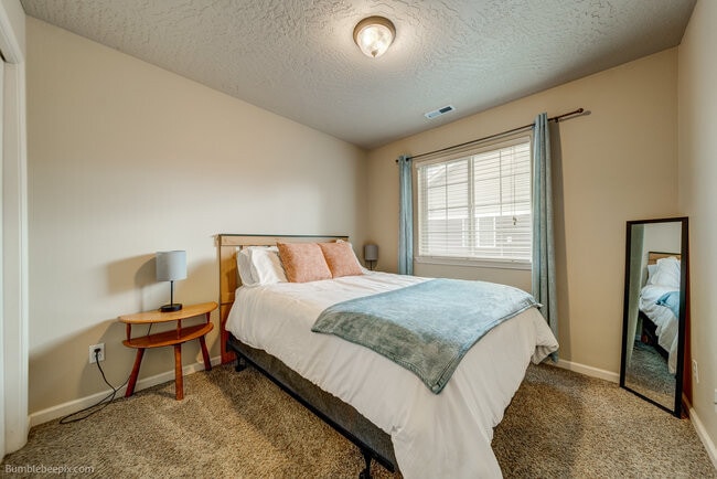 Building Photo - 931 N Goldenrod Ct