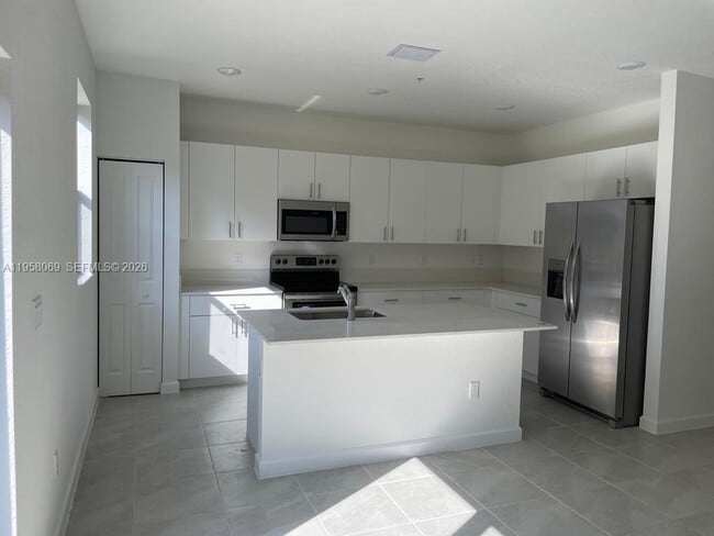 Building Photo - 212 SW 159th Ter