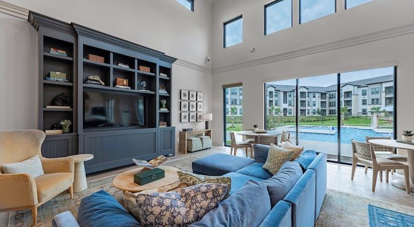 Building Photo - 2425 Central Expy