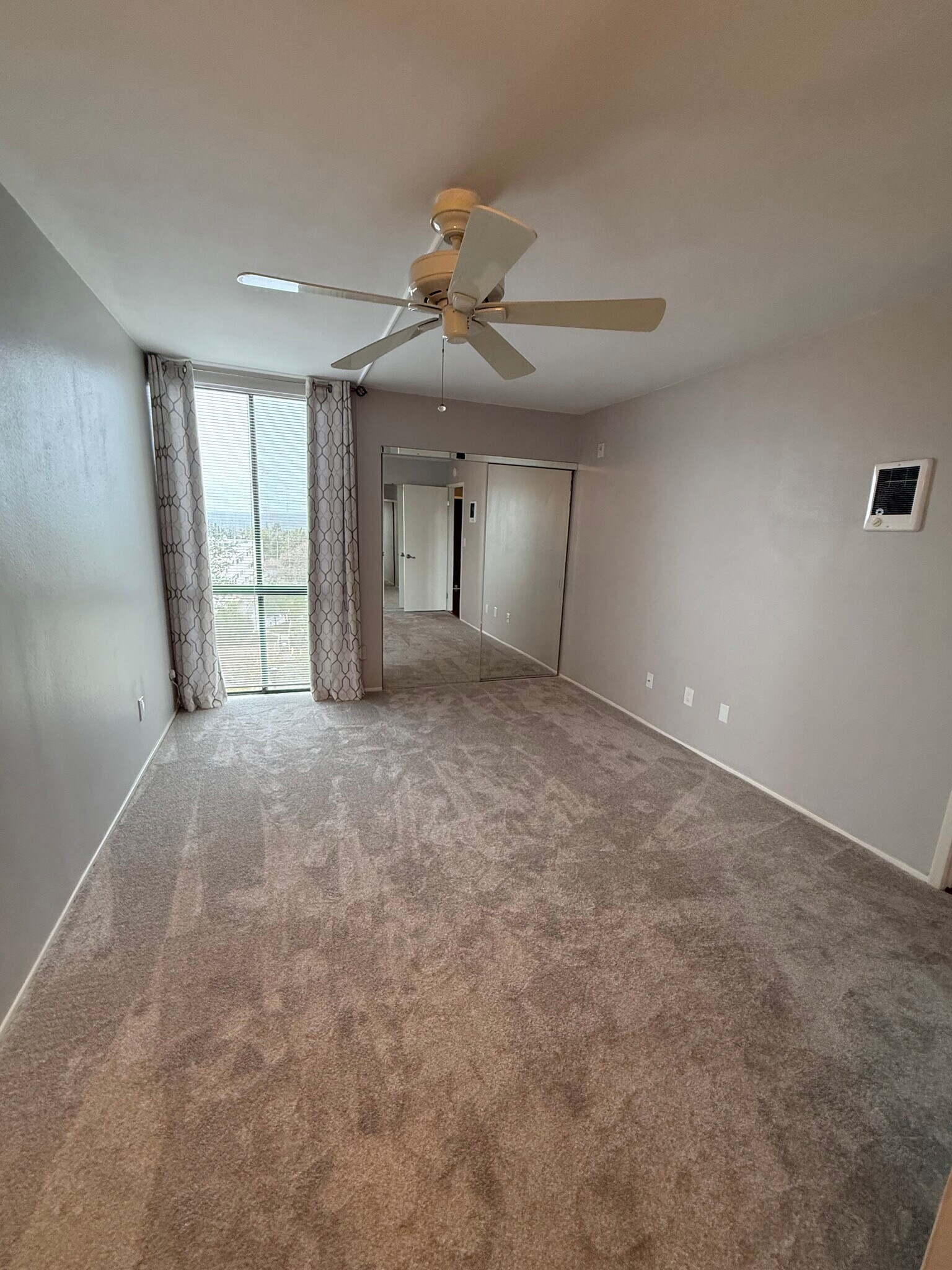 Building Photo - 6930 Hyde Park Dr