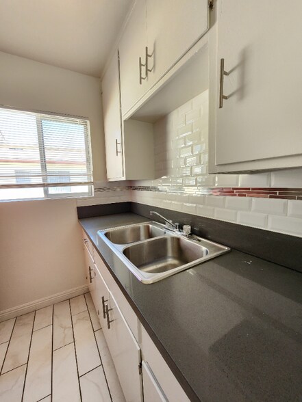 Building Photo - 18546 Clark St