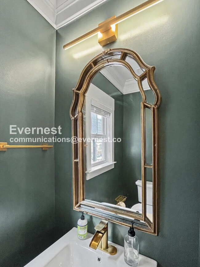 Building Photo - 1306 Pillow St