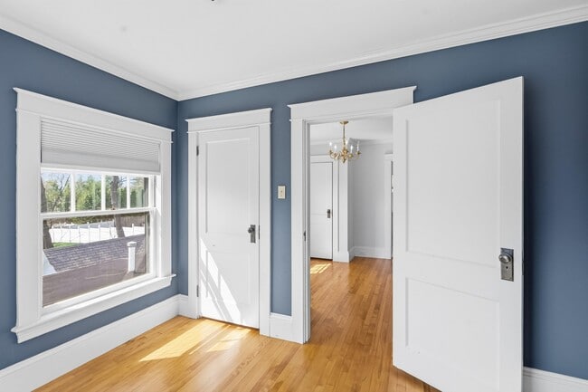 Building Photo - 198 Linden St