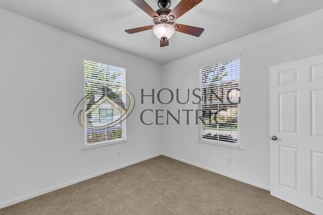Building Photo - Beautiful Executive Home w/ Pool on 1/2 Ac...