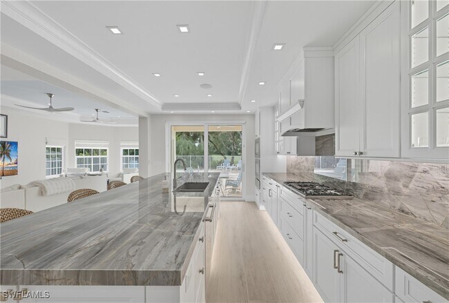 Building Photo - 360 Carlton Pl