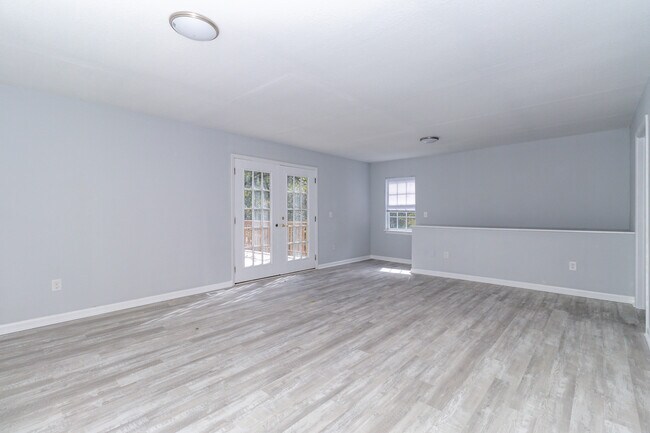 Building Photo - 770 Mahoney Rd