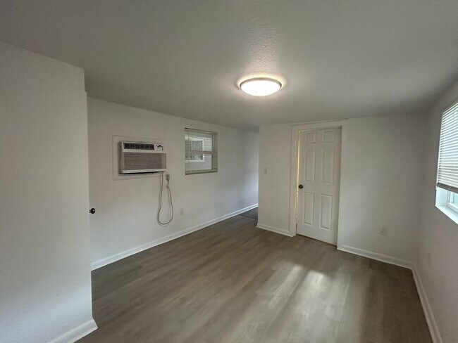 Building Photo - Charming 3 Bed, 2 Bath Home + Bonus 1 Bed/...