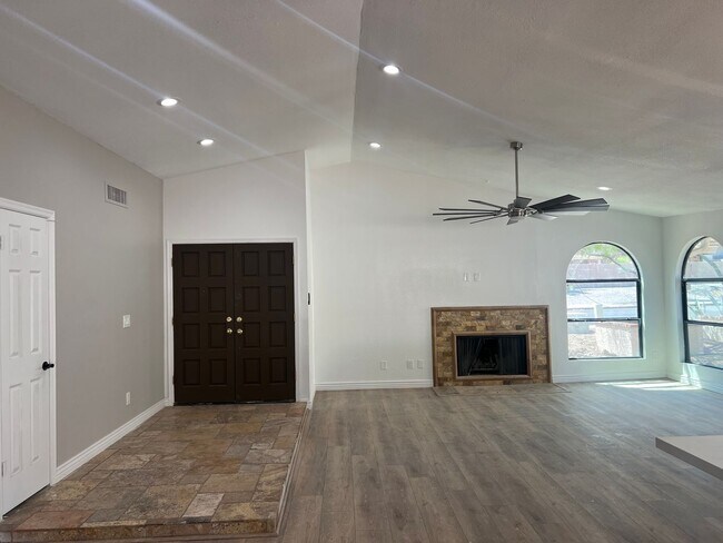 Building Photo - Tempe Home For Rent
