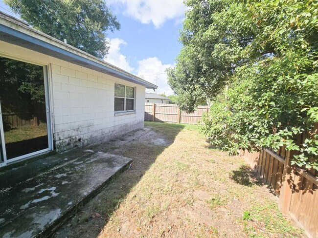 Building Photo - 851 E Church Ave