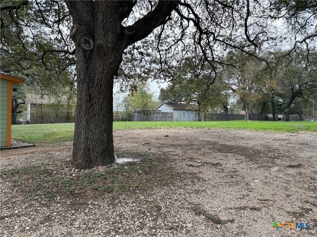 Building Photo - 710 W Avenue D