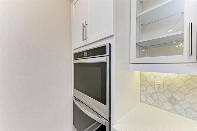 Building Photo - 13827 Green Hammock Pl