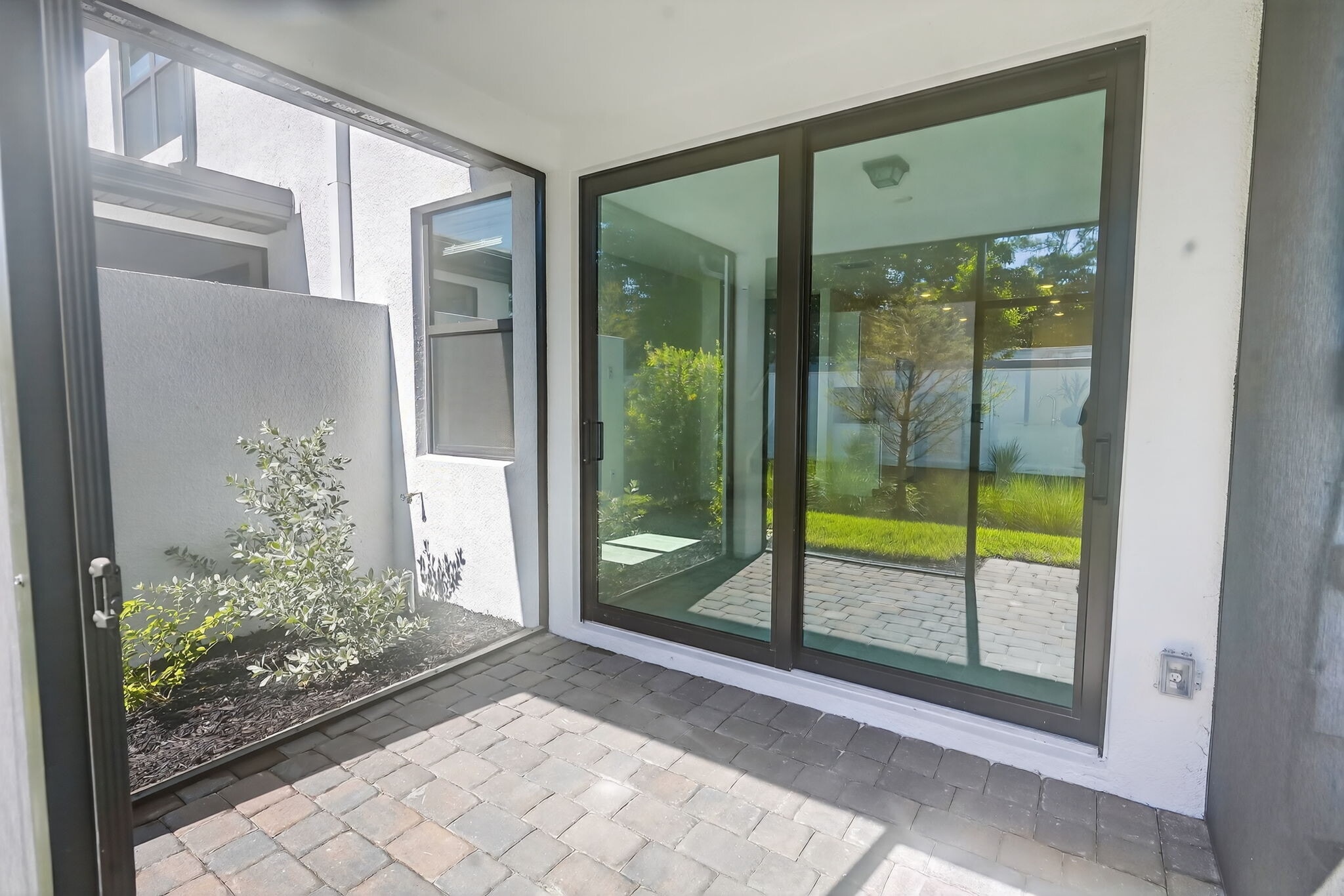 Building Photo - 27823 Solis Grande Dr