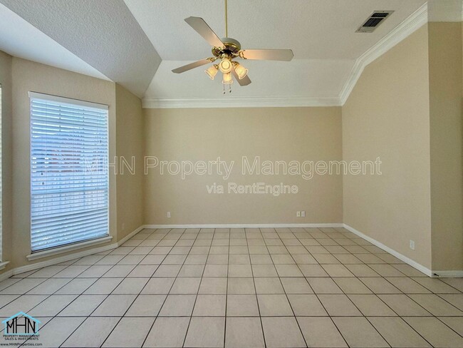 Building Photo - 1307 Adobe Run