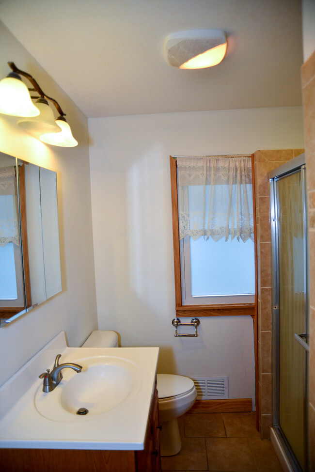 Main floor bathroom. - 1060 21st Ave SE