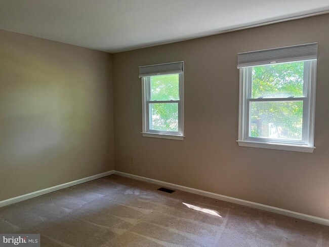 Building Photo - 3576 Windridge Dr