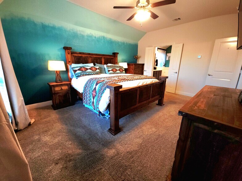 Building Photo - 3012 Denver Ave