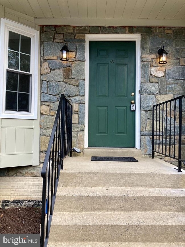 Building Photo - 15505 Villisca Terrace