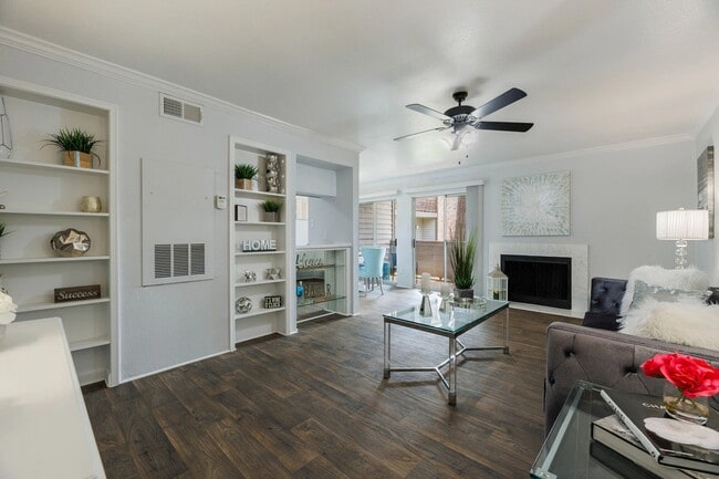 Building Photo - Luxury Features + 6 Weeks Free Rent | Don’...