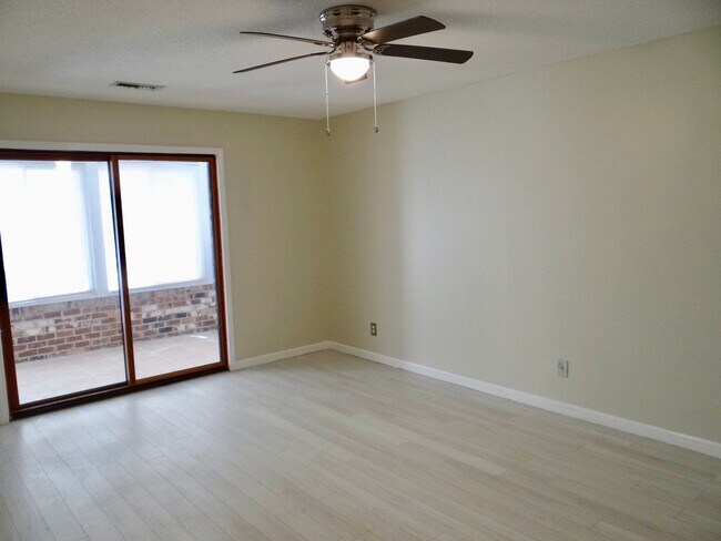 Building Photo - 2 bedroom unfurnished LONG TERM RENTAL in Fairway Ridge
