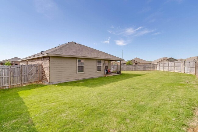Building Photo - Nice 3 Bed, 2 Bath House in Creekside Esta...