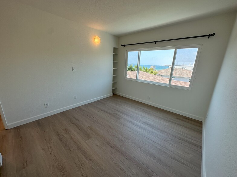 Building Photo - 320 Paseo De La Playa