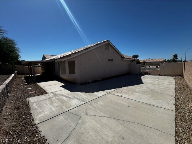 Building Photo - 1404 Laughing Larkspur Ave