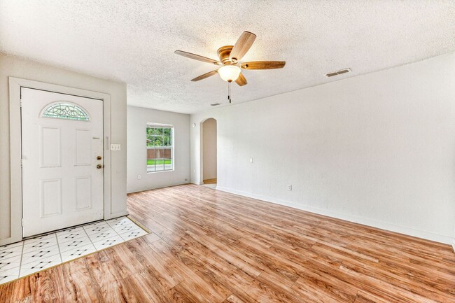 Building Photo - 1391 N Paddock Ave