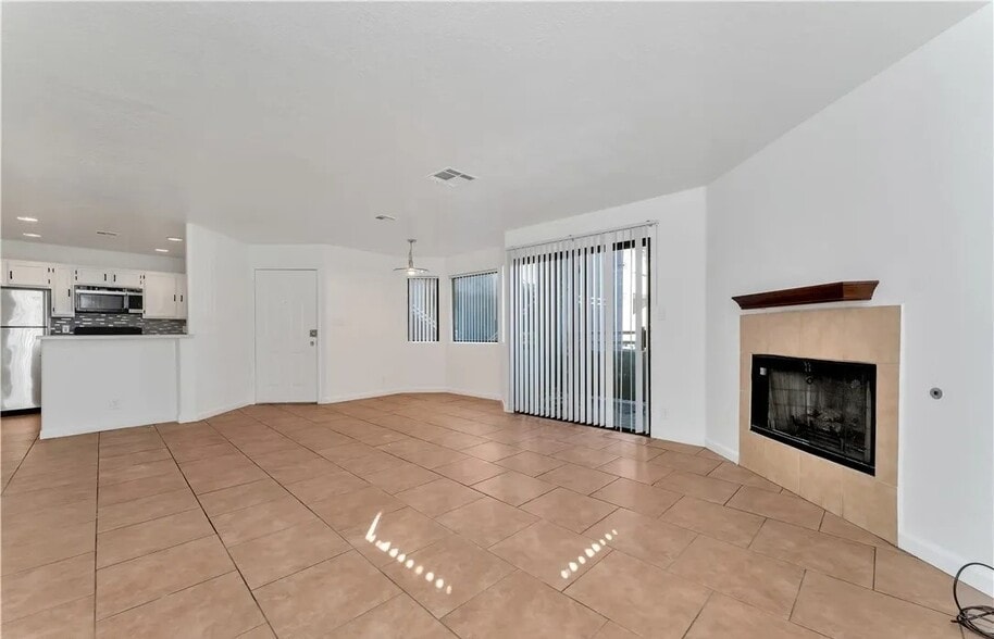Building Photo - 5076 S Rainbow Blvd